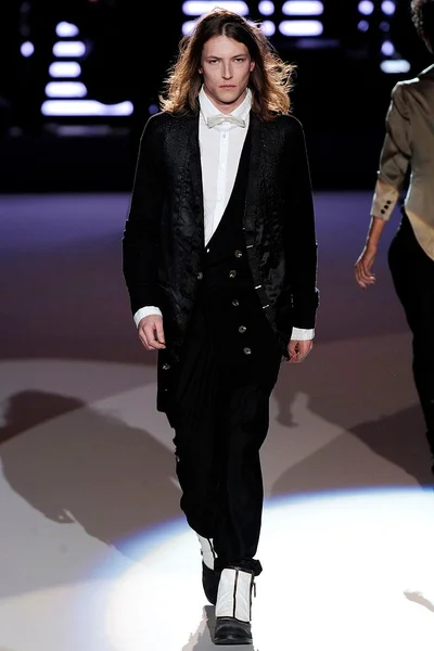 Look 48